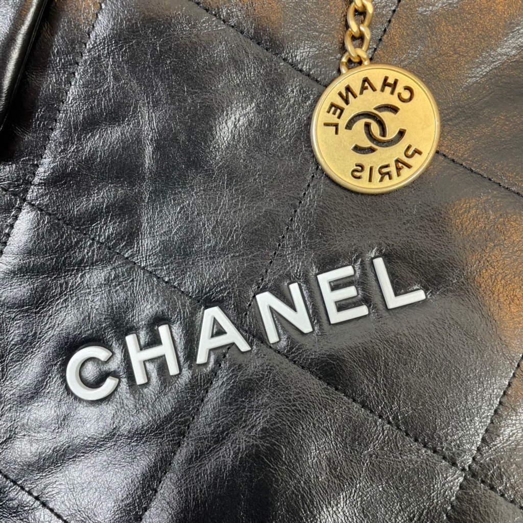 chanel-22-handbag-7139_16844046216-1000