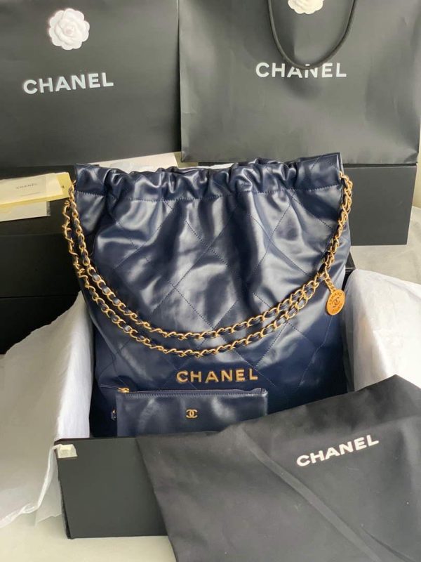 chanel-22-large-handbag-7202_16844048881-1000