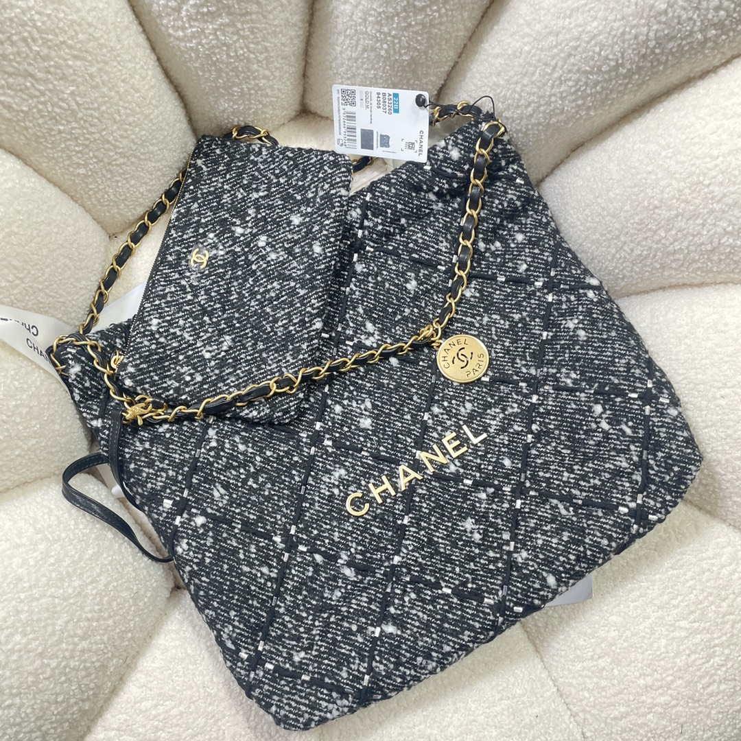 chanel-22-small-handbag-7198_16844048843-1000