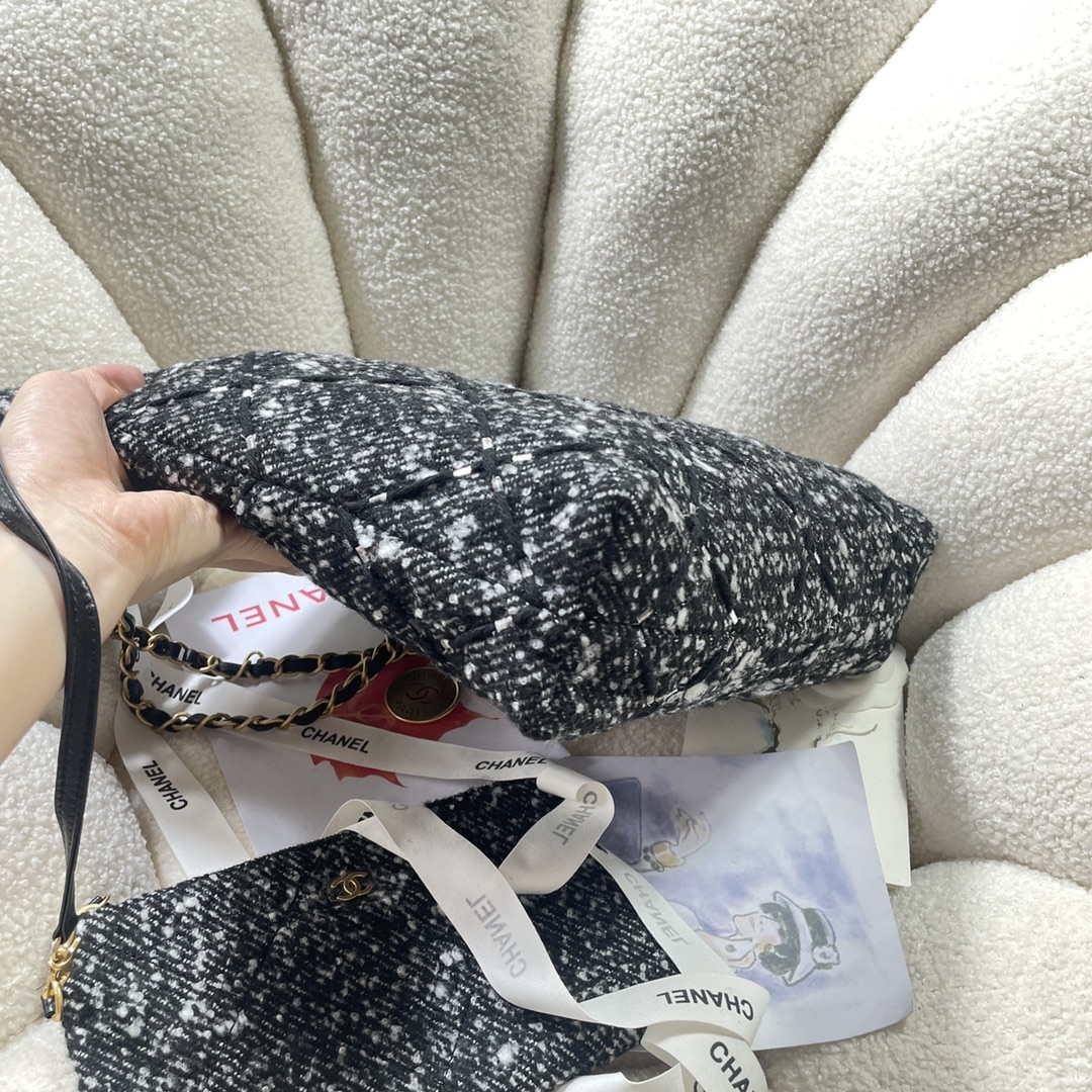 chanel-22-small-handbag-7198_16844048844-1000