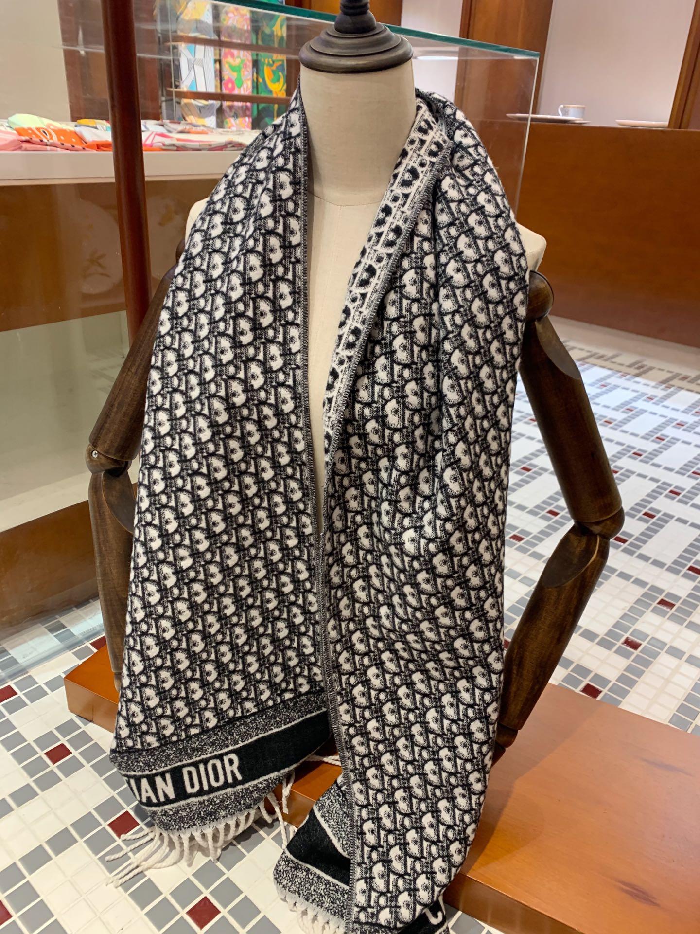 dior-oblique-scarf-3297_16844992332-1000