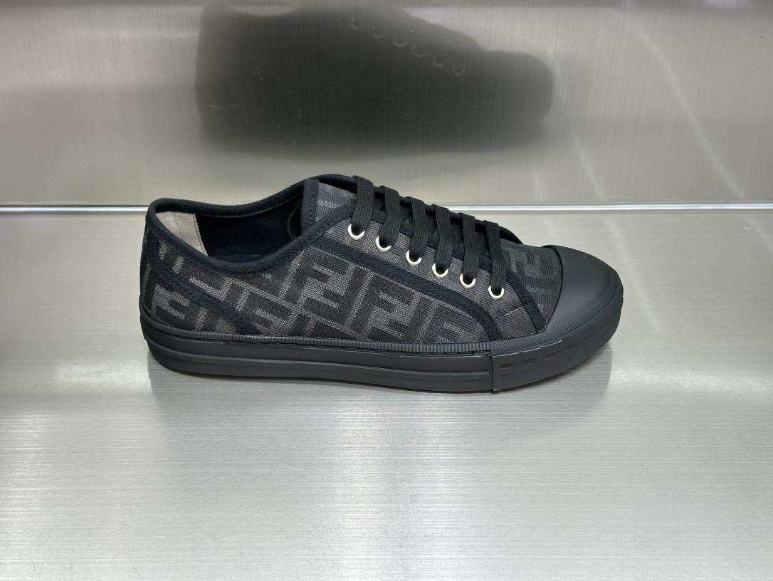 fendi-domino-6594_16844032932-1000