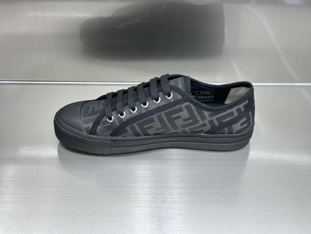 fendi-domino-6594_16844032943-1000