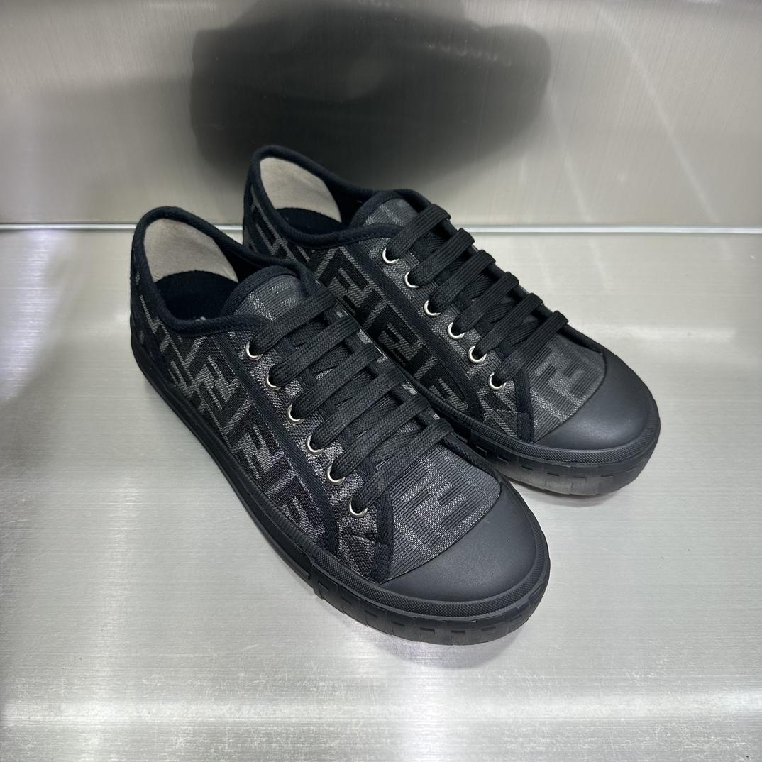 fendi-domino-6594_16844032945-1000