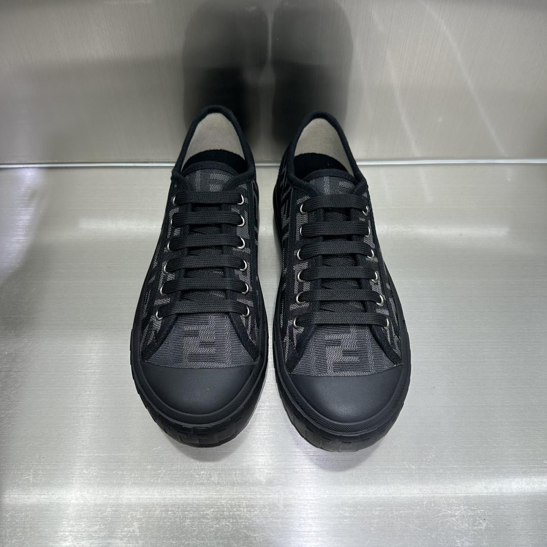 fendi-domino-6594_16844032946-1000