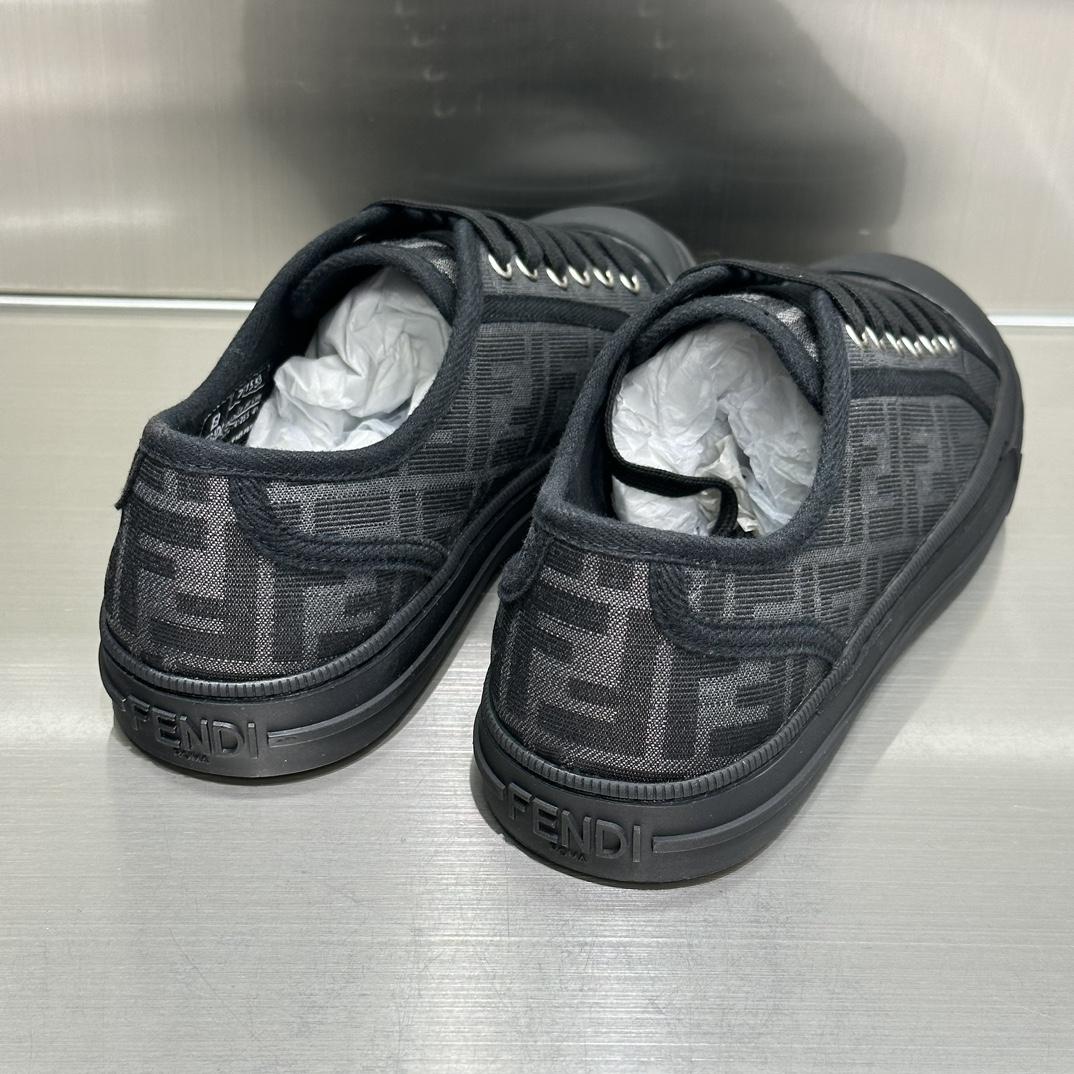 fendi-domino-6594_16844032947-1000