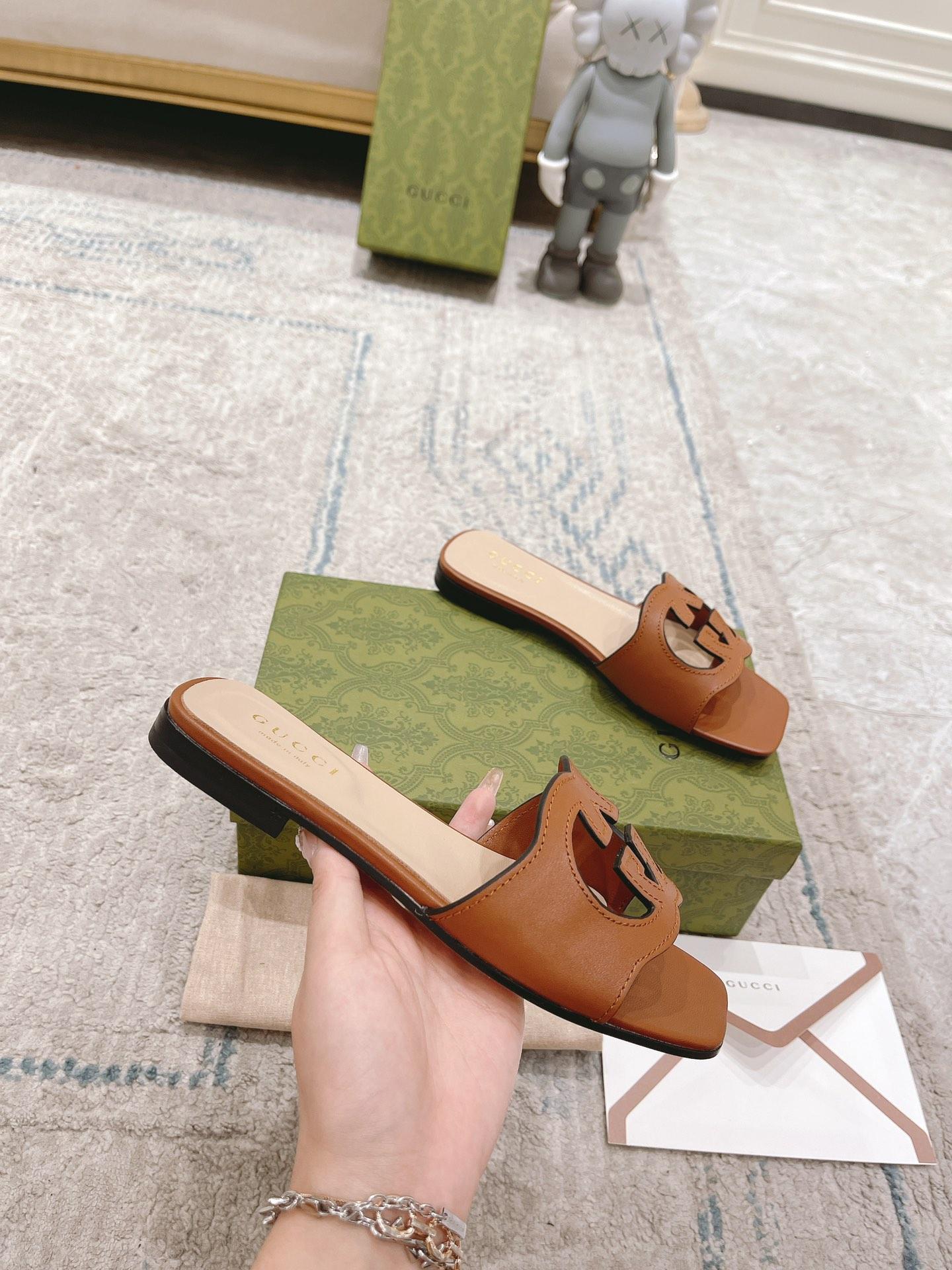 interlocking-g-cut-out-slide-sandal-4938_16844005102-1000