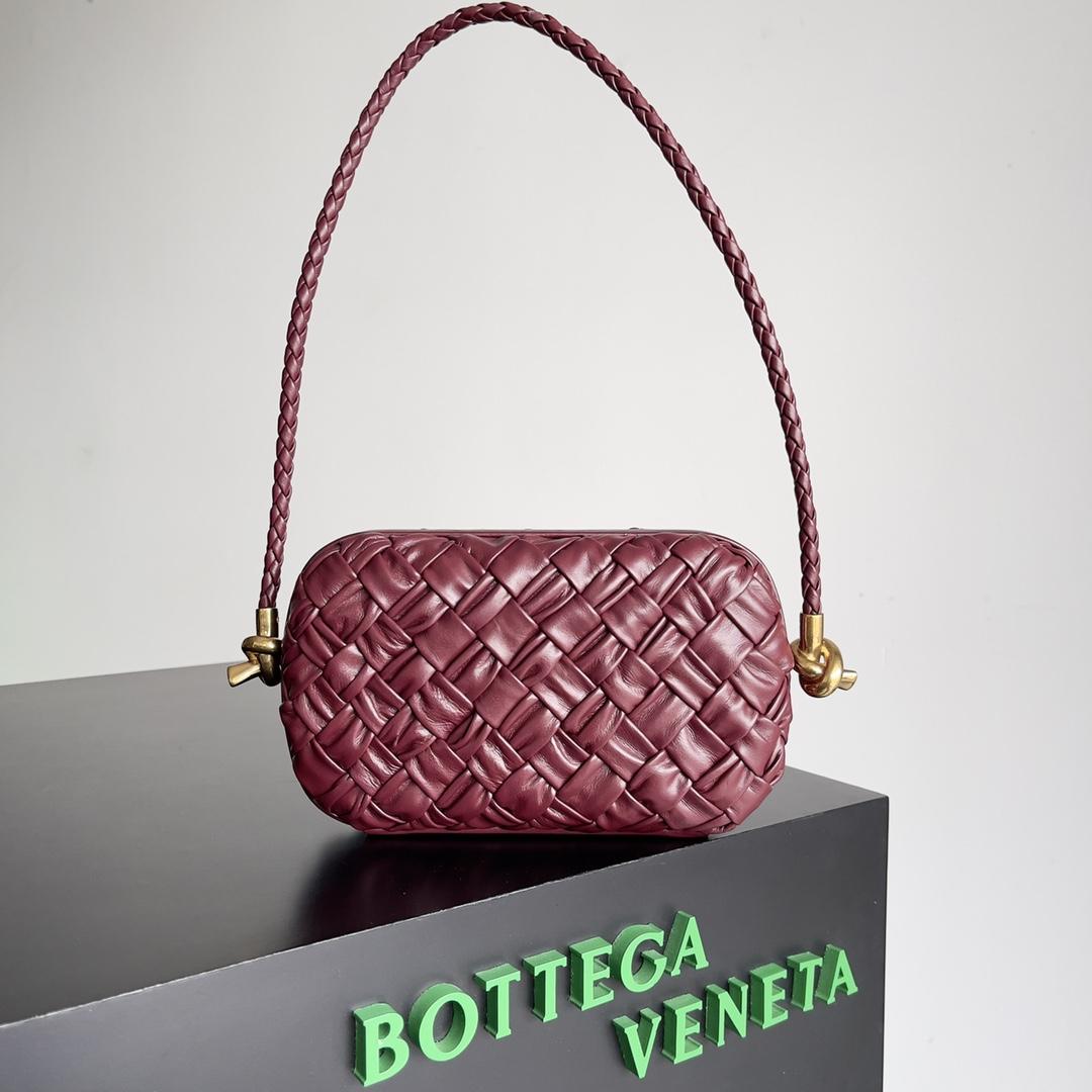 knot-minaudiere-on-strap-5744_16845010132-1000