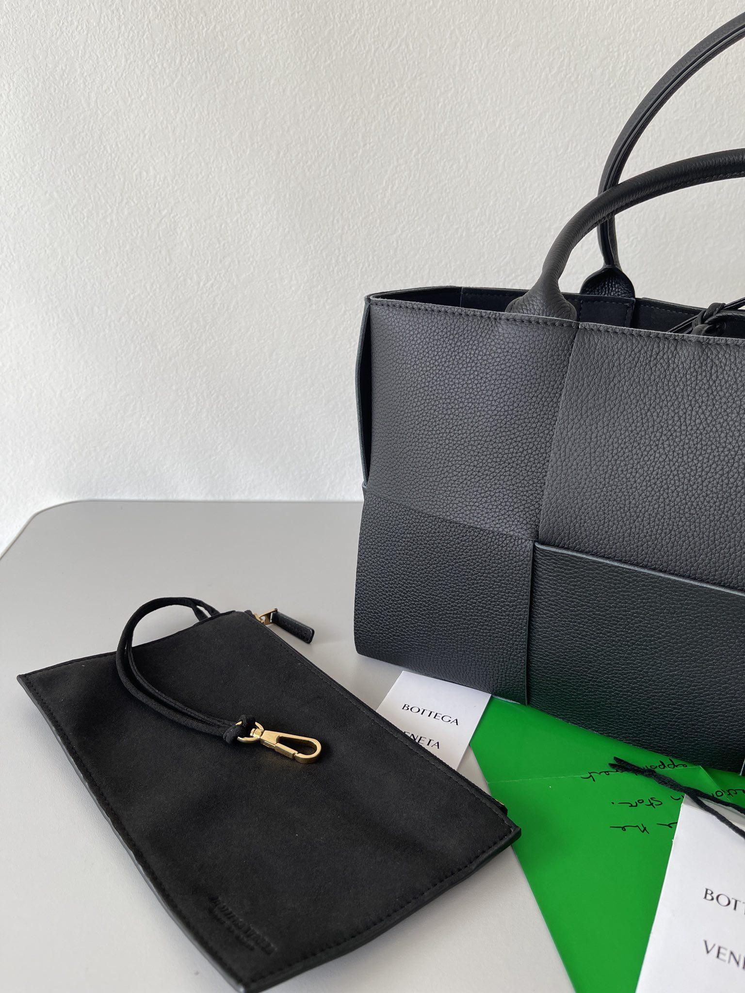 medium-arco-tote-bag-5052_16844006683-1000