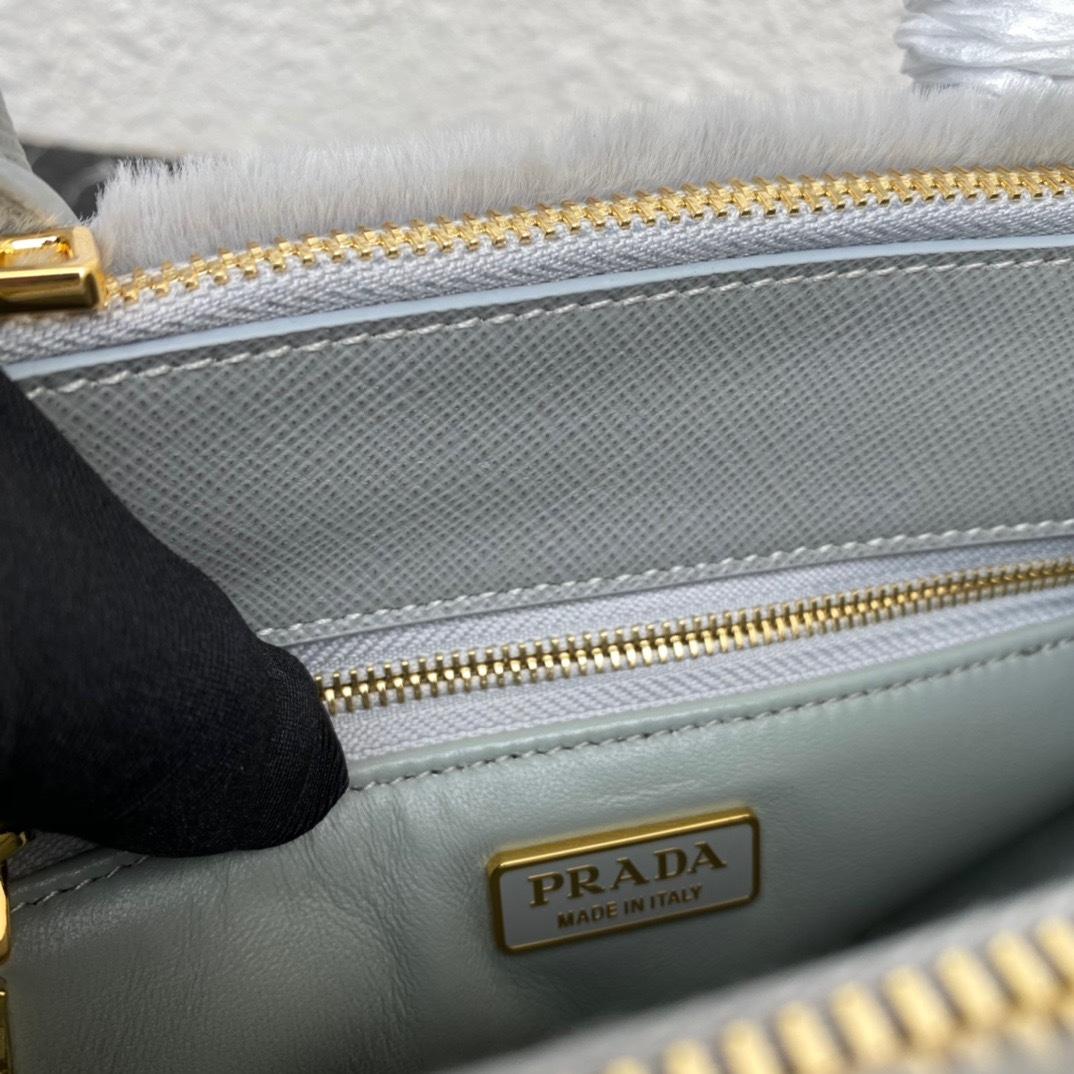 prada-galleria-shearling-mini-bag-5937_168440224810-1000