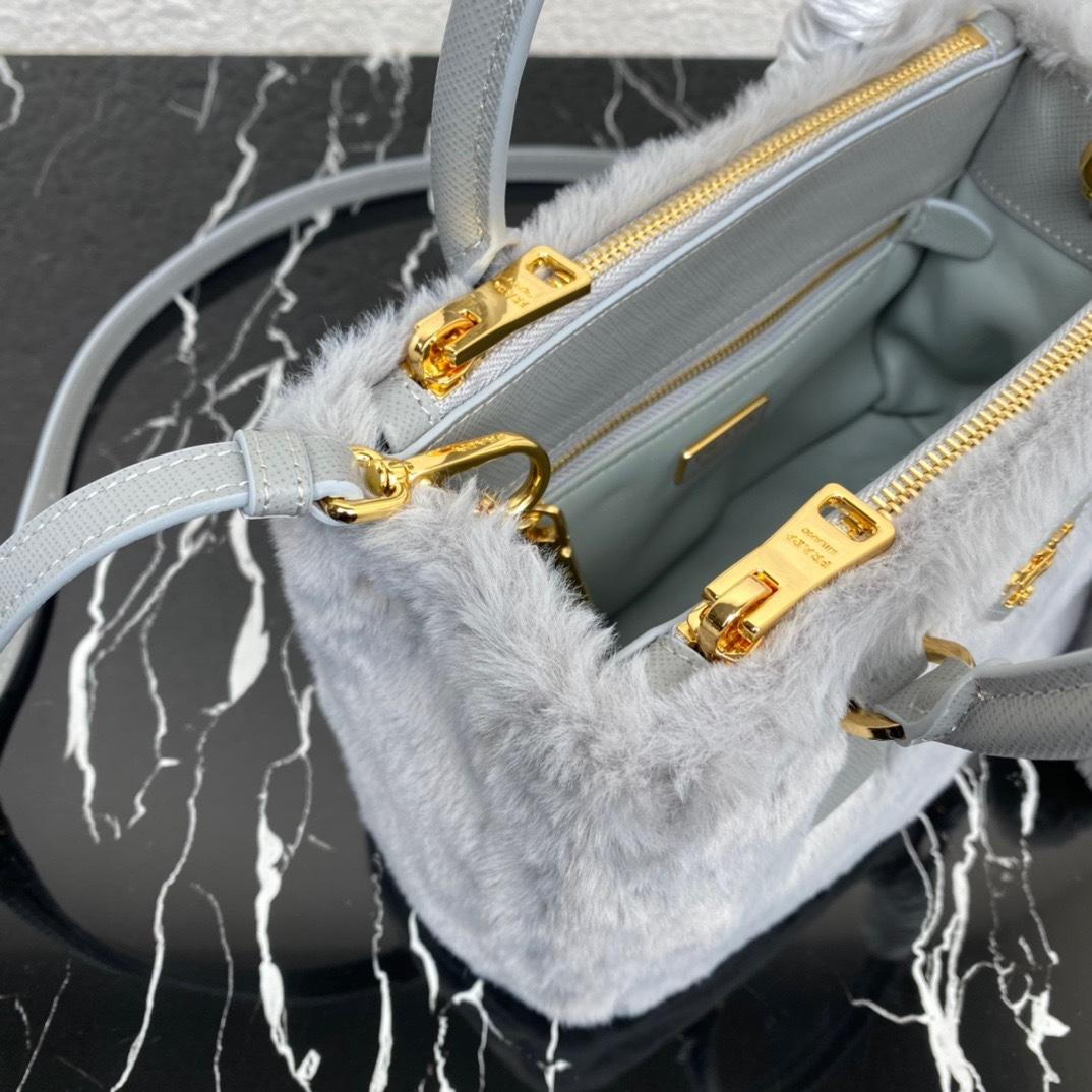 prada-galleria-shearling-mini-bag-5937_16844022486-1000