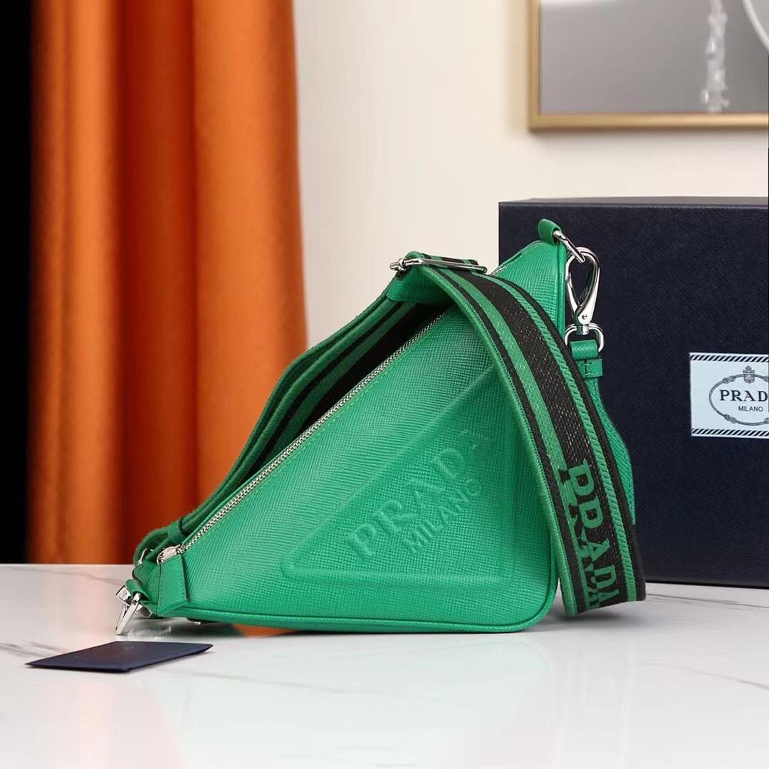saffiano-prada-triangle-bag-2601_16844983921-1000