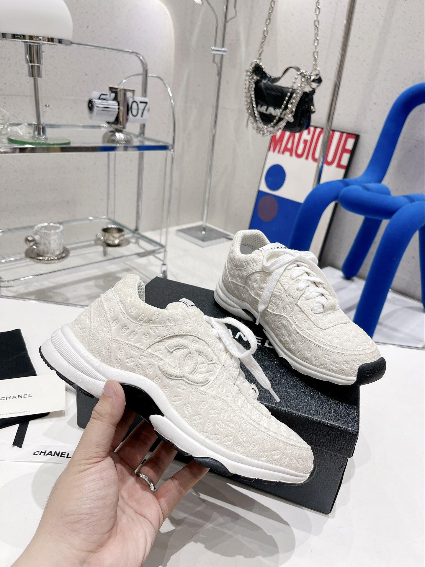 sneakers-6749_16844042702-1000
