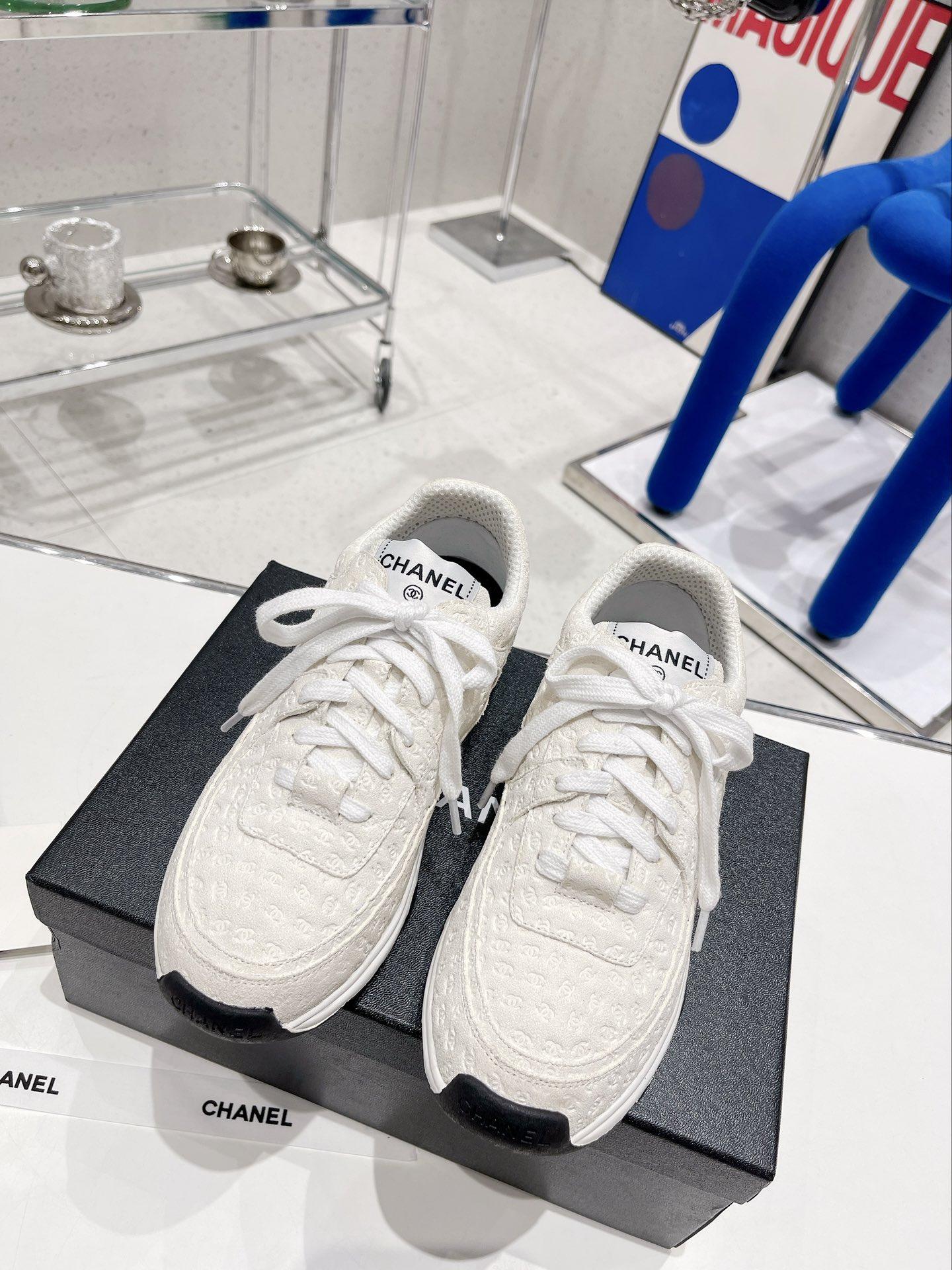 sneakers-6749_16844042703-1000