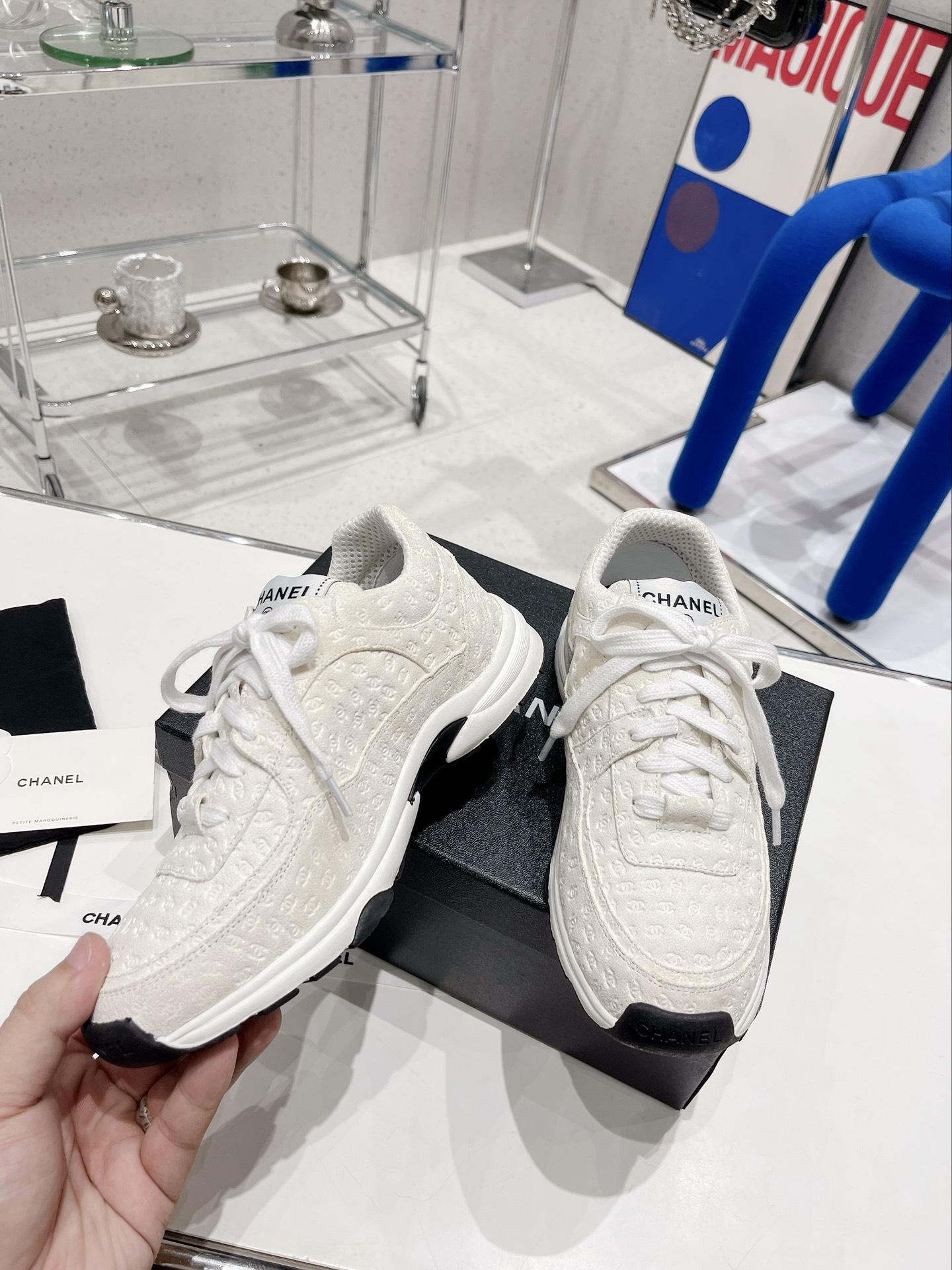 sneakers-6749_16844042704-1000