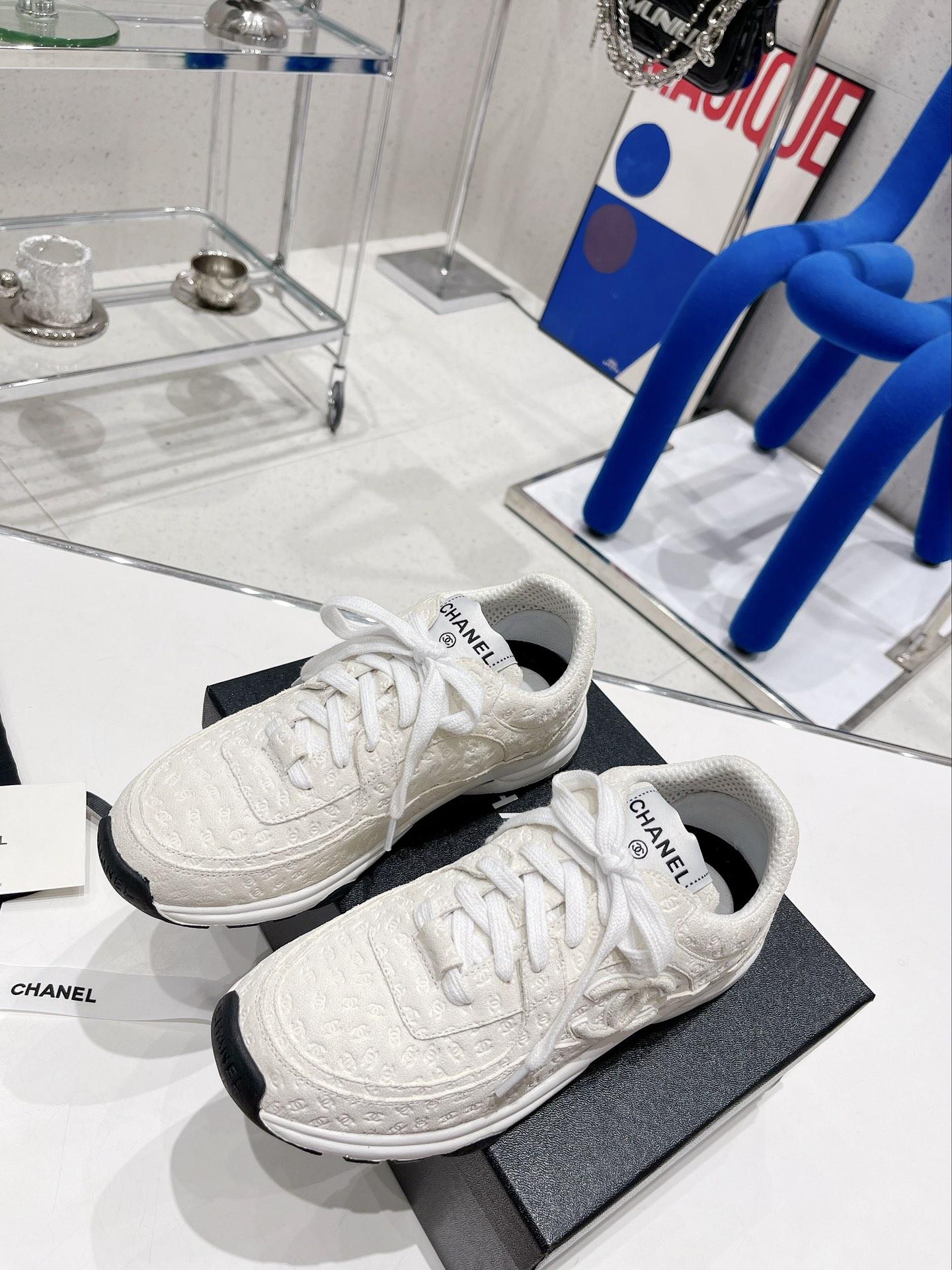 sneakers-6749_16844042705-1000