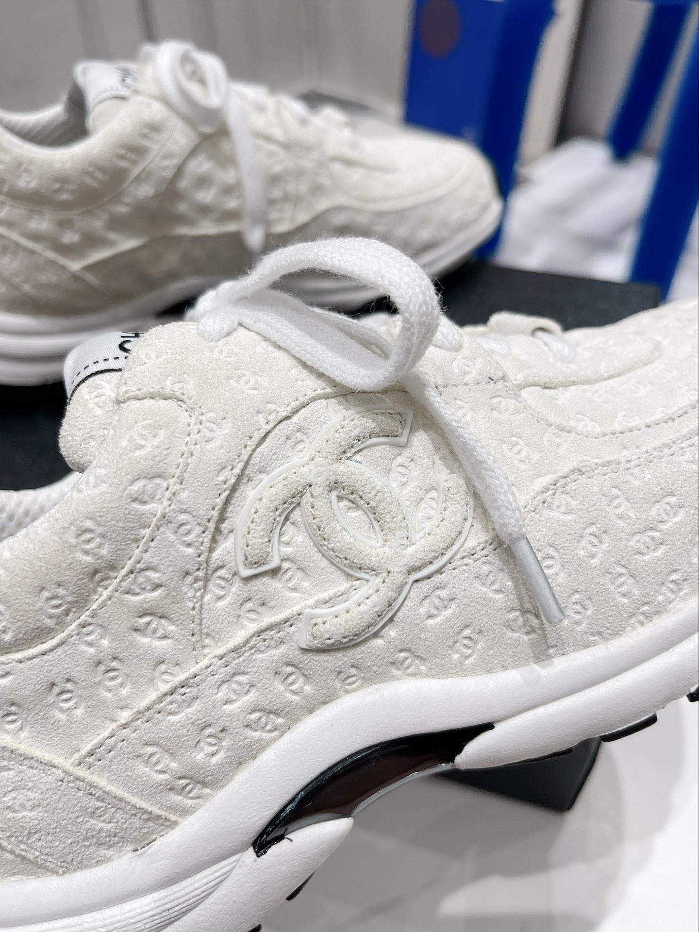 sneakers-6749_16844042718-1000